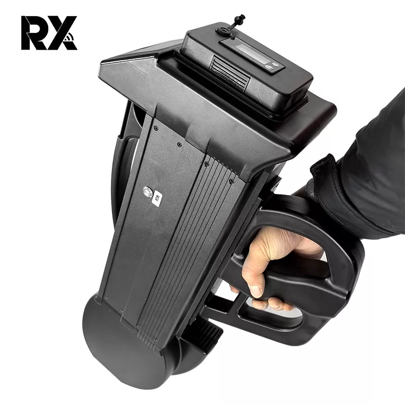 Kannettava kokokaistainen kädessä pidettävä 8-kanavainen droonihäiriöilmaisin